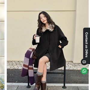 Stylish Black Coat with Faux Fur Collar